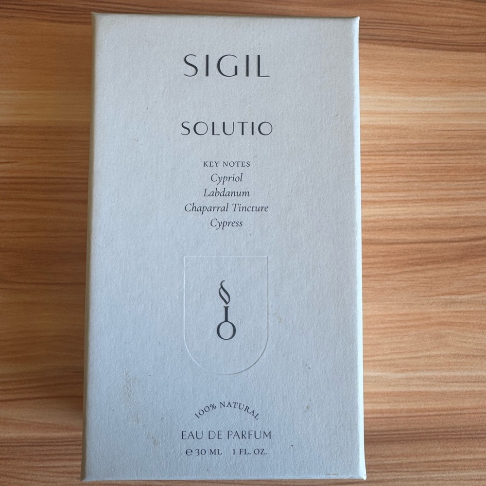 Solutio Eau de Parfum — White Box